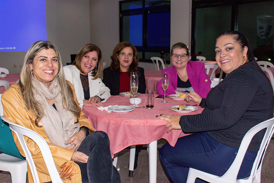 Dra. Sueli, Dra. Marcia, Eliane, Dra. Soraya e Dra. Fabiana