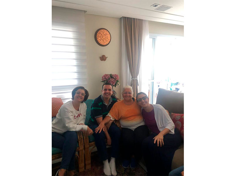 Dr. Luiz com suas irmãs  Ana Luiza e Dra Simone e sua Mãe Maria Izabel