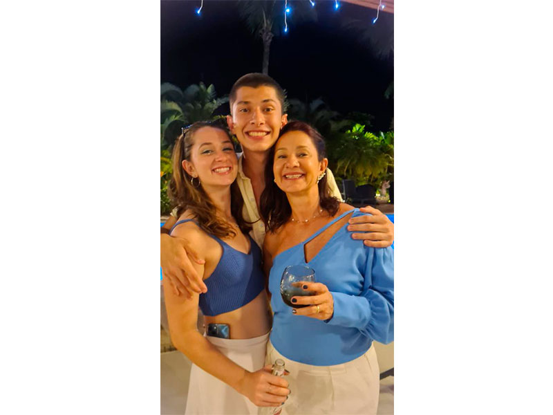 Dra. Graciane e seus filhos Matheus e Carolina